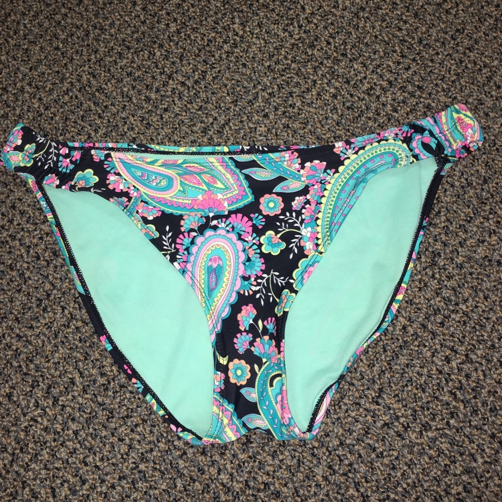 Swimsuit bottoms! Lightly worn.